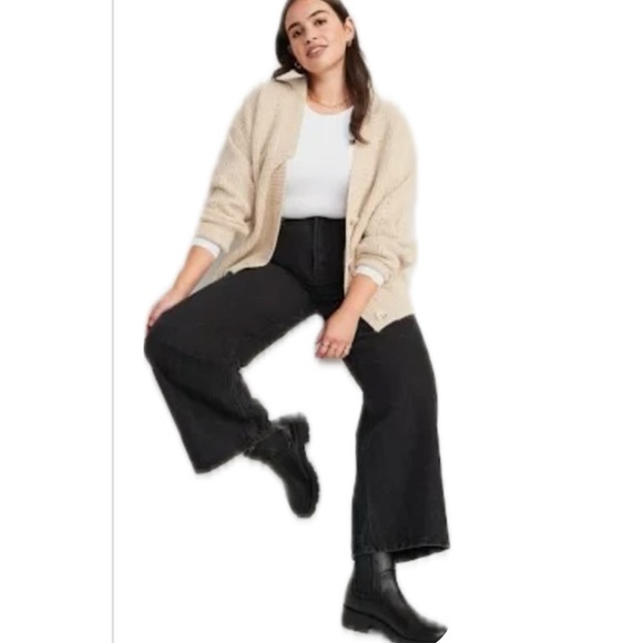 New/no box women’s Faux Leather Chelsea Booties size 9 in blackjack color - Picture 4 of 17